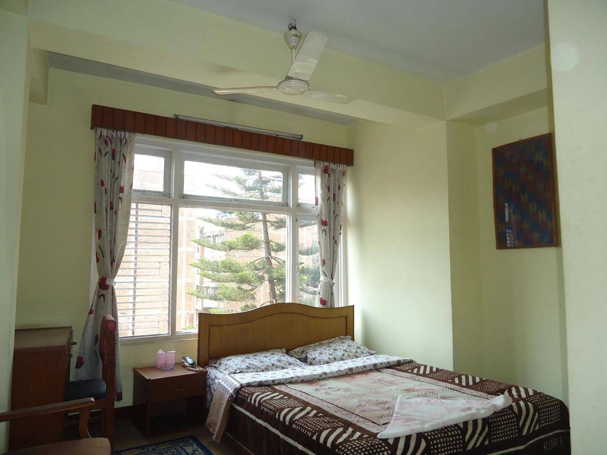 Bed & Breakfast Discovery 2*