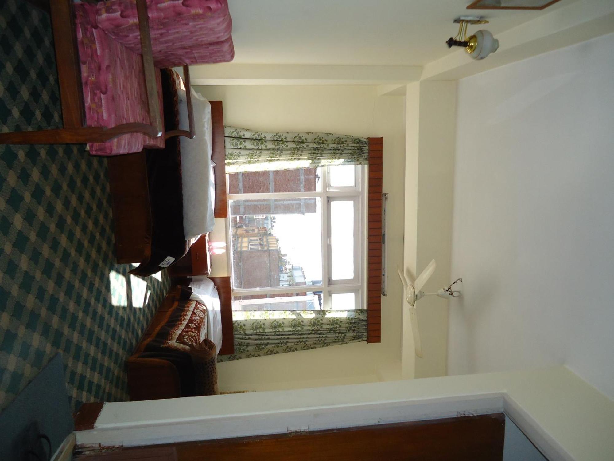 Bed & Breakfast Discovery 2*