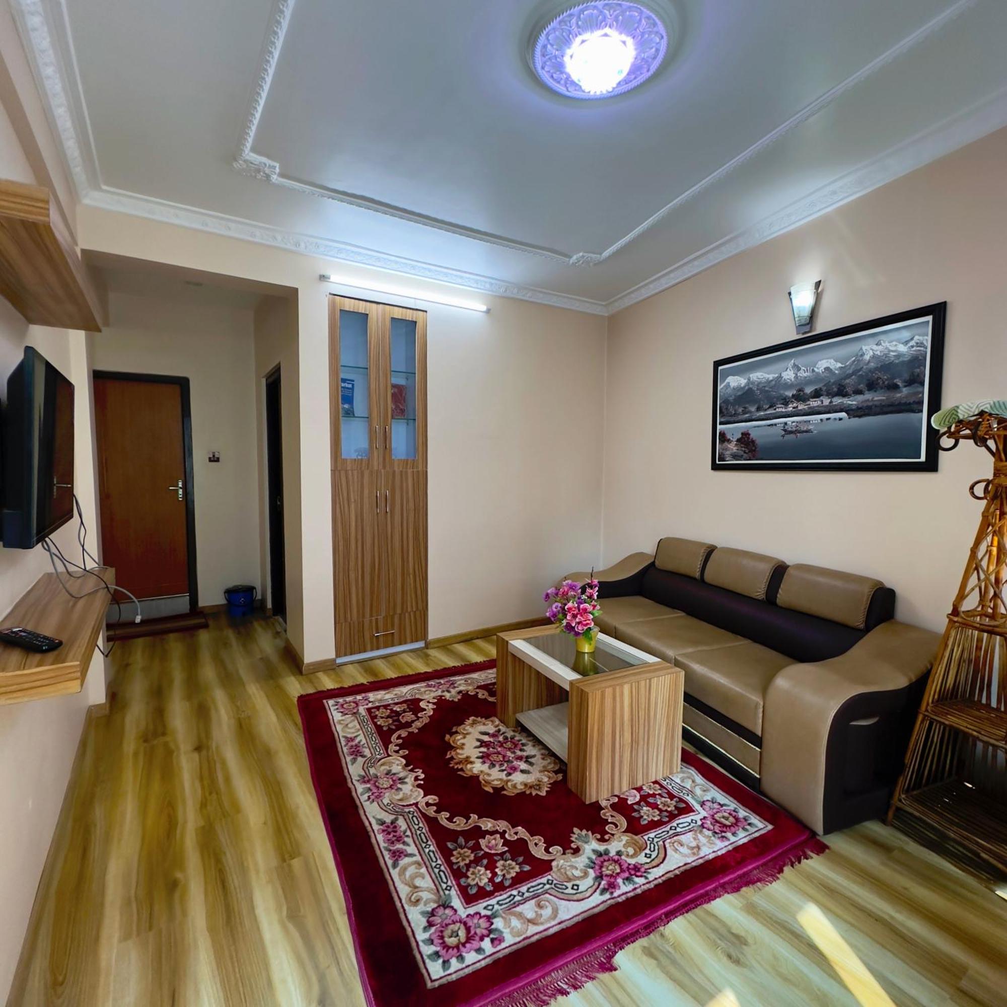 Apartment House Of Forrest, Service *