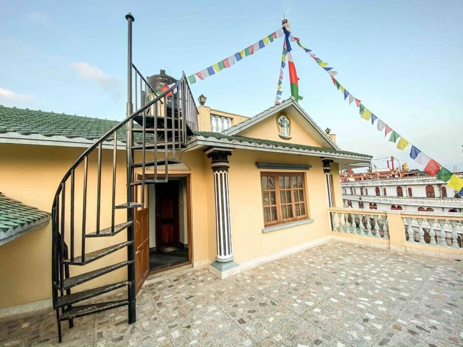 Cheerful 5-bedroom With Garden And Views *