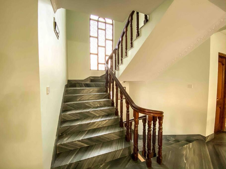 Cheerful 5-bedroom With Garden And Views