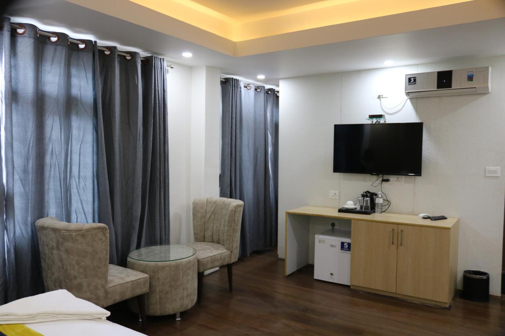 Hotel Mustang 3*