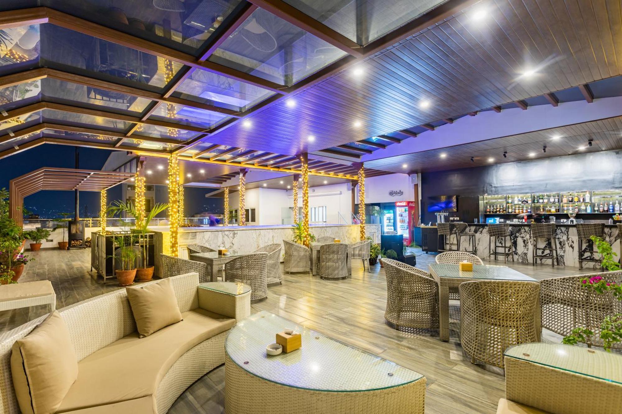 Lo Mustang Hotel 4*