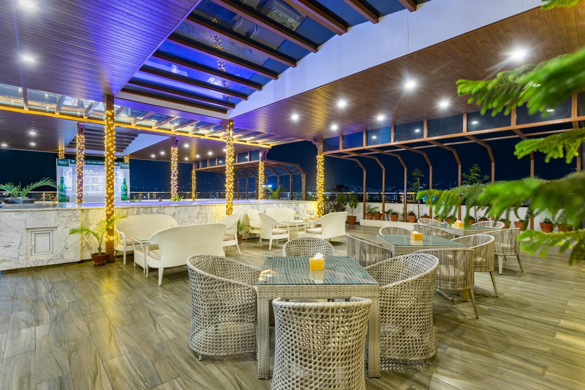 Lo Mustang Hotel