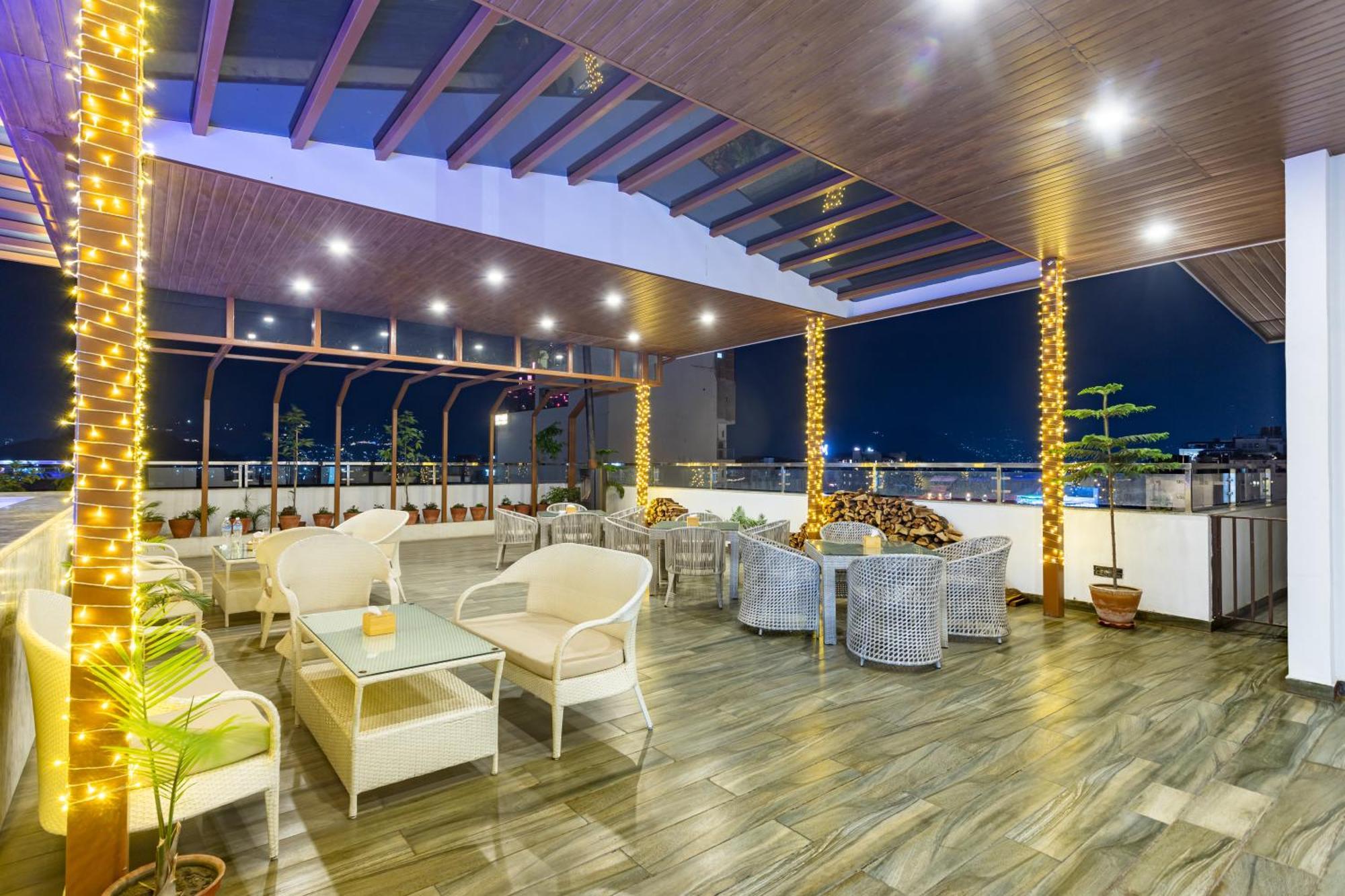 Lo Mustang Hotel 4*