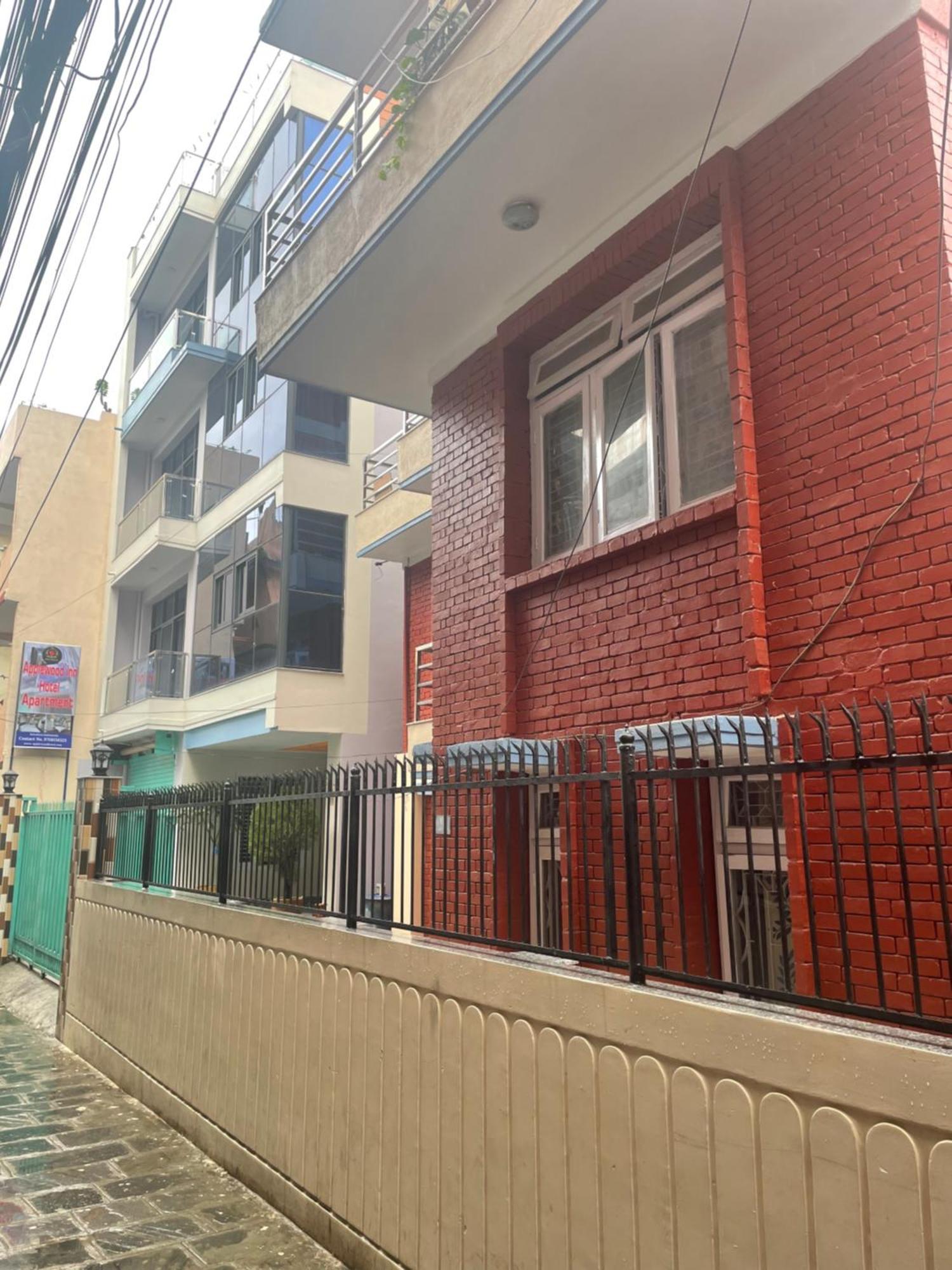 Applewood Apartment *