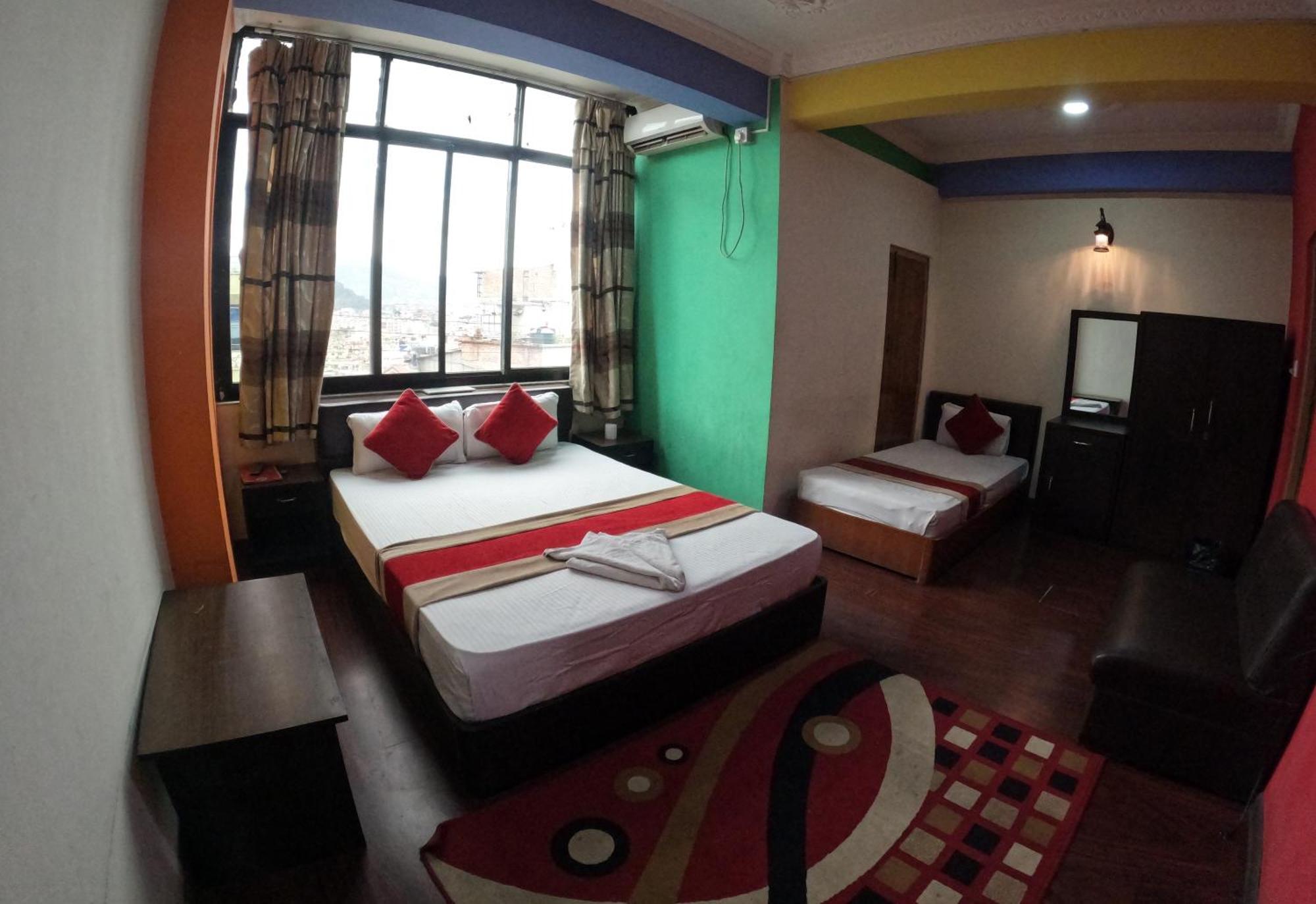 Hotel Om 3*