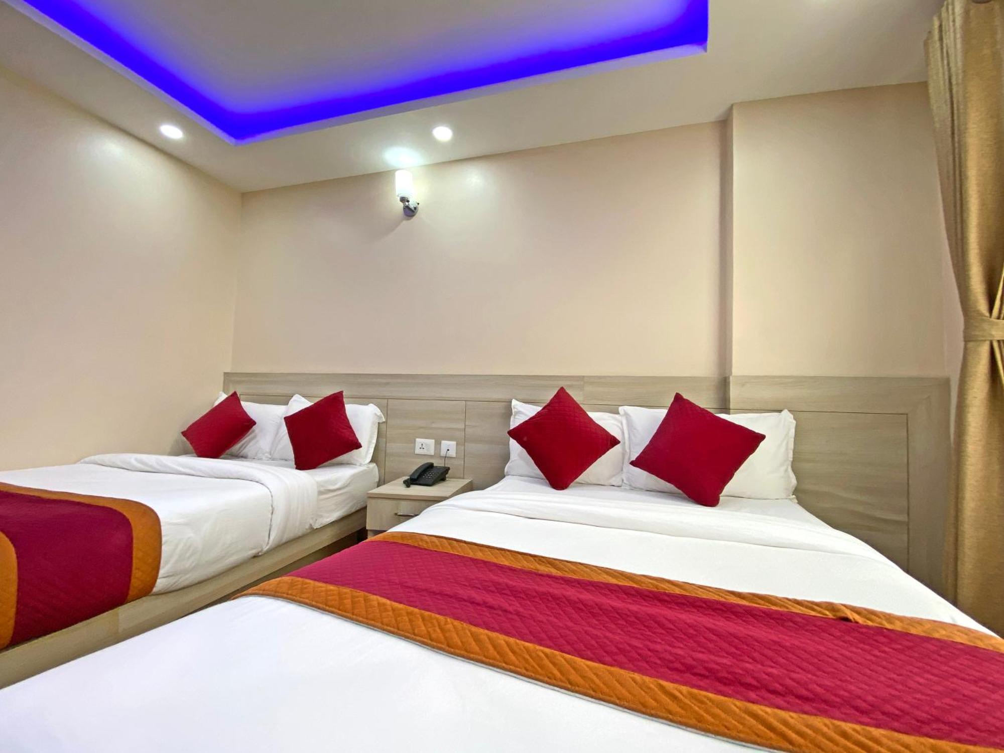 Aaradhya Hotel