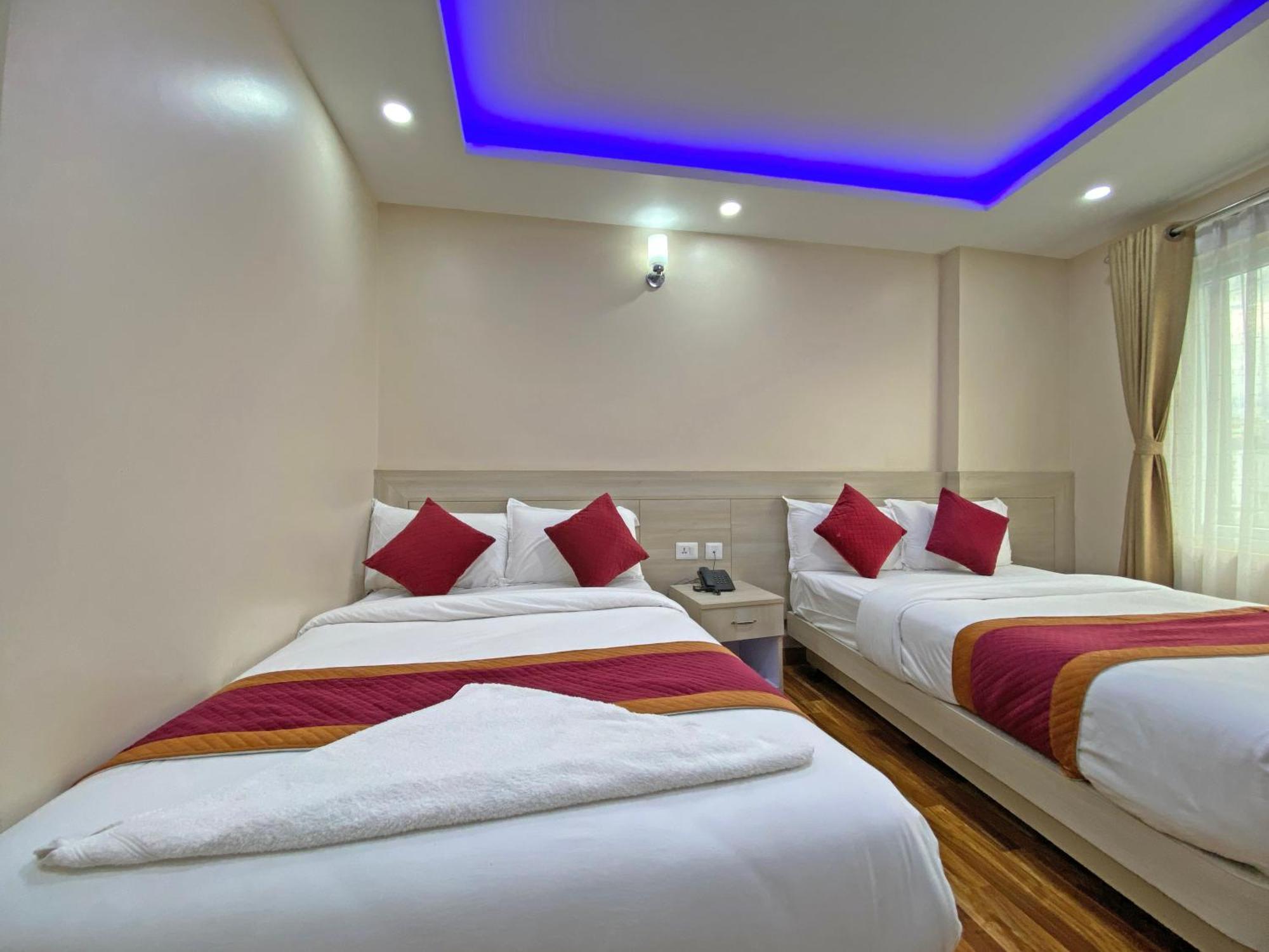Aaradhya Hotel 2*