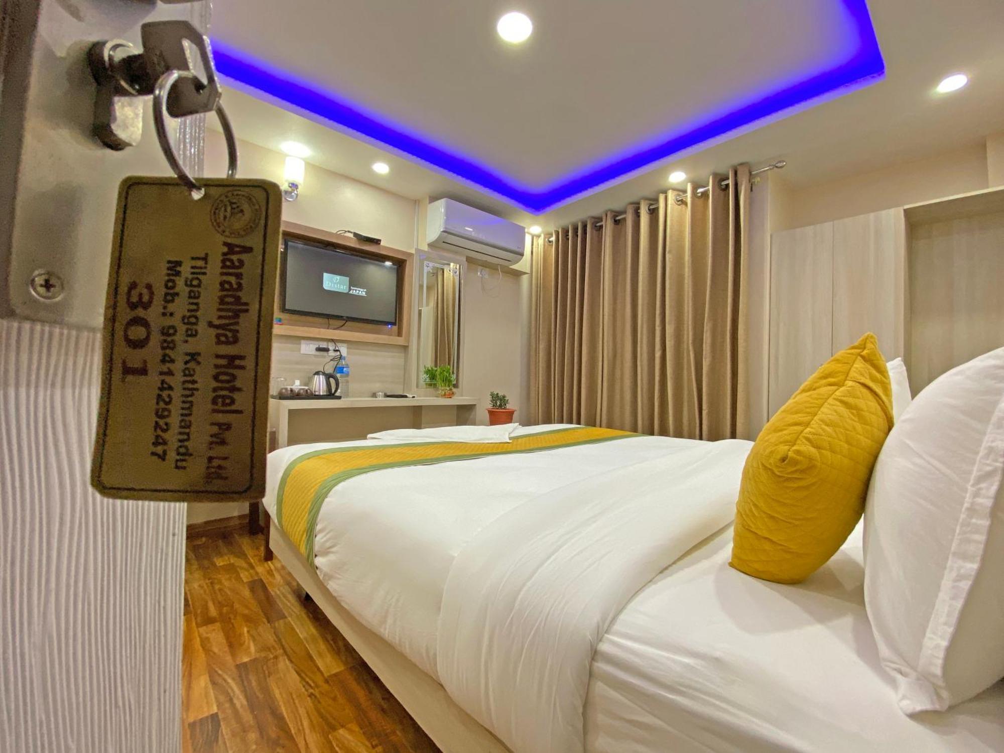 Aaradhya Hotel 2*