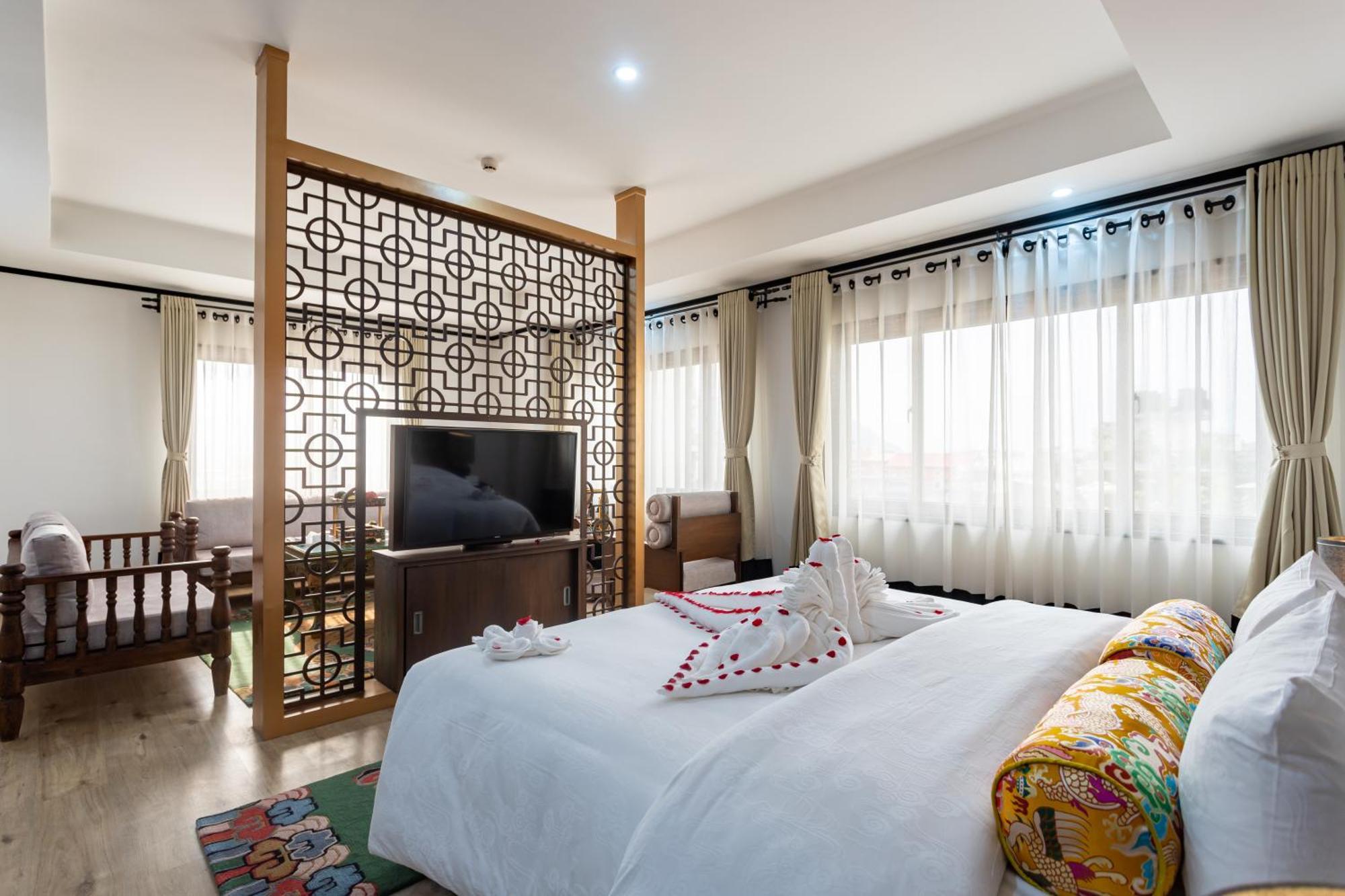 Lo Mustang Hotel