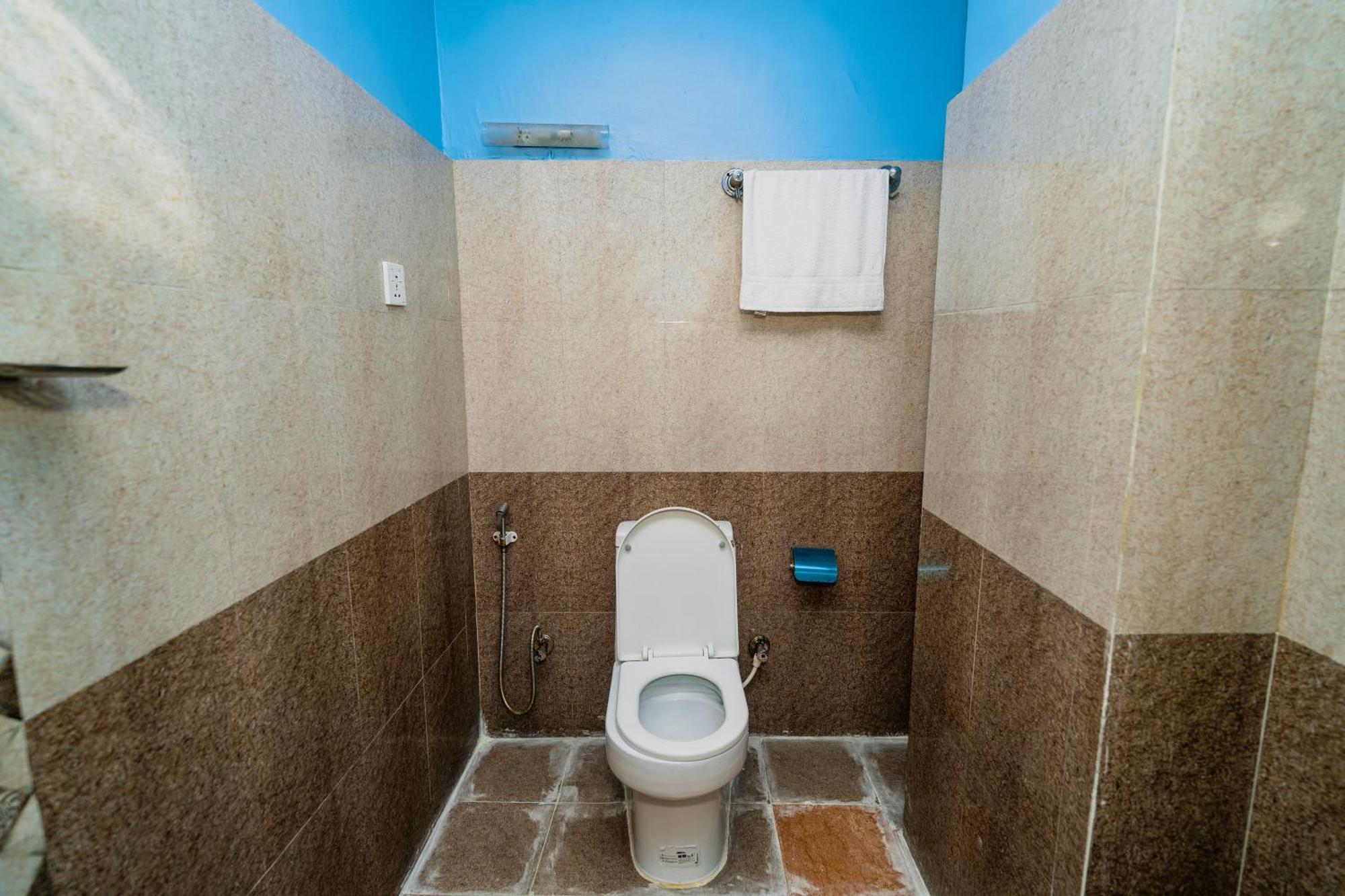 Karma Travellers Hotel 3*