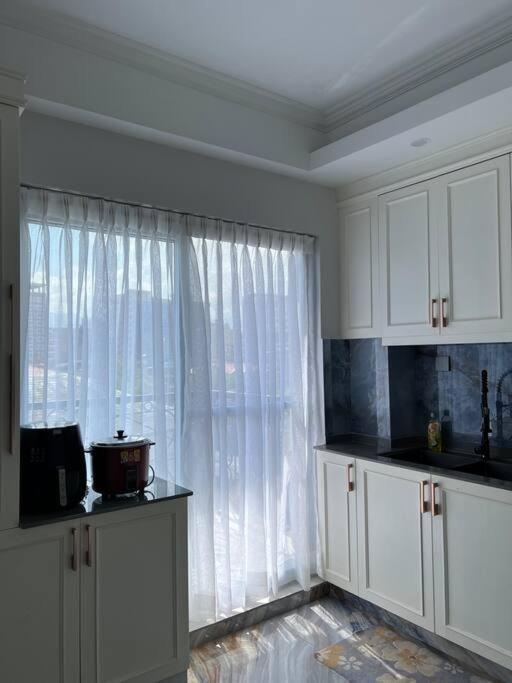 Penthouse Griha, Lazimpat