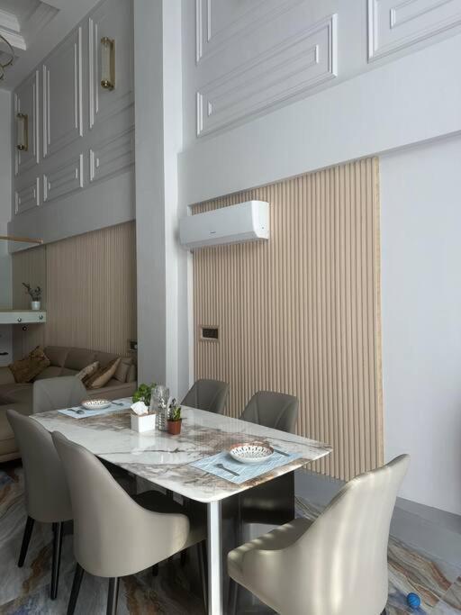 Penthouse Griha, Lazimpat * Kathmandu