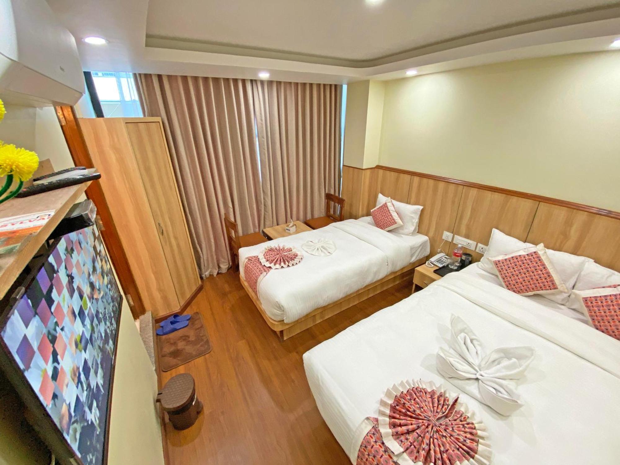Hotel Lumbini Airport 3*