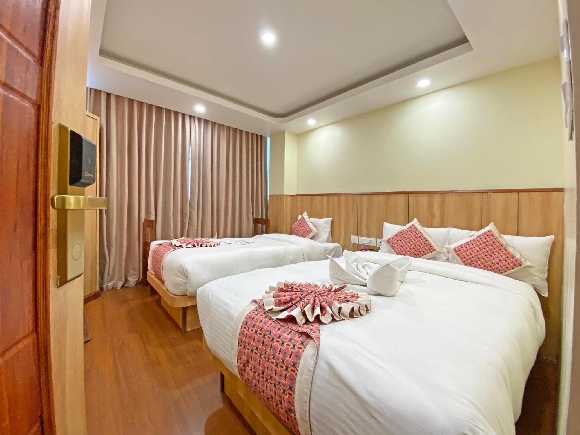 Hotel Lumbini Airport 3*