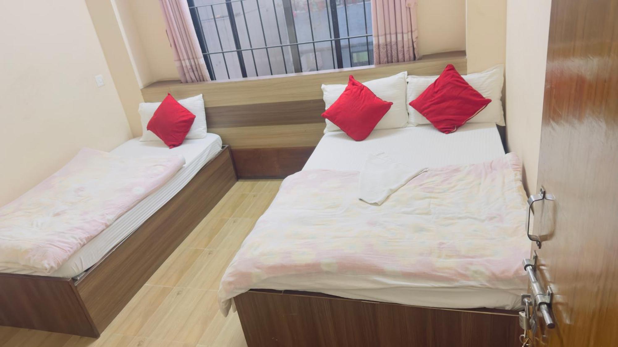 Rajdhani Visit Hotel *