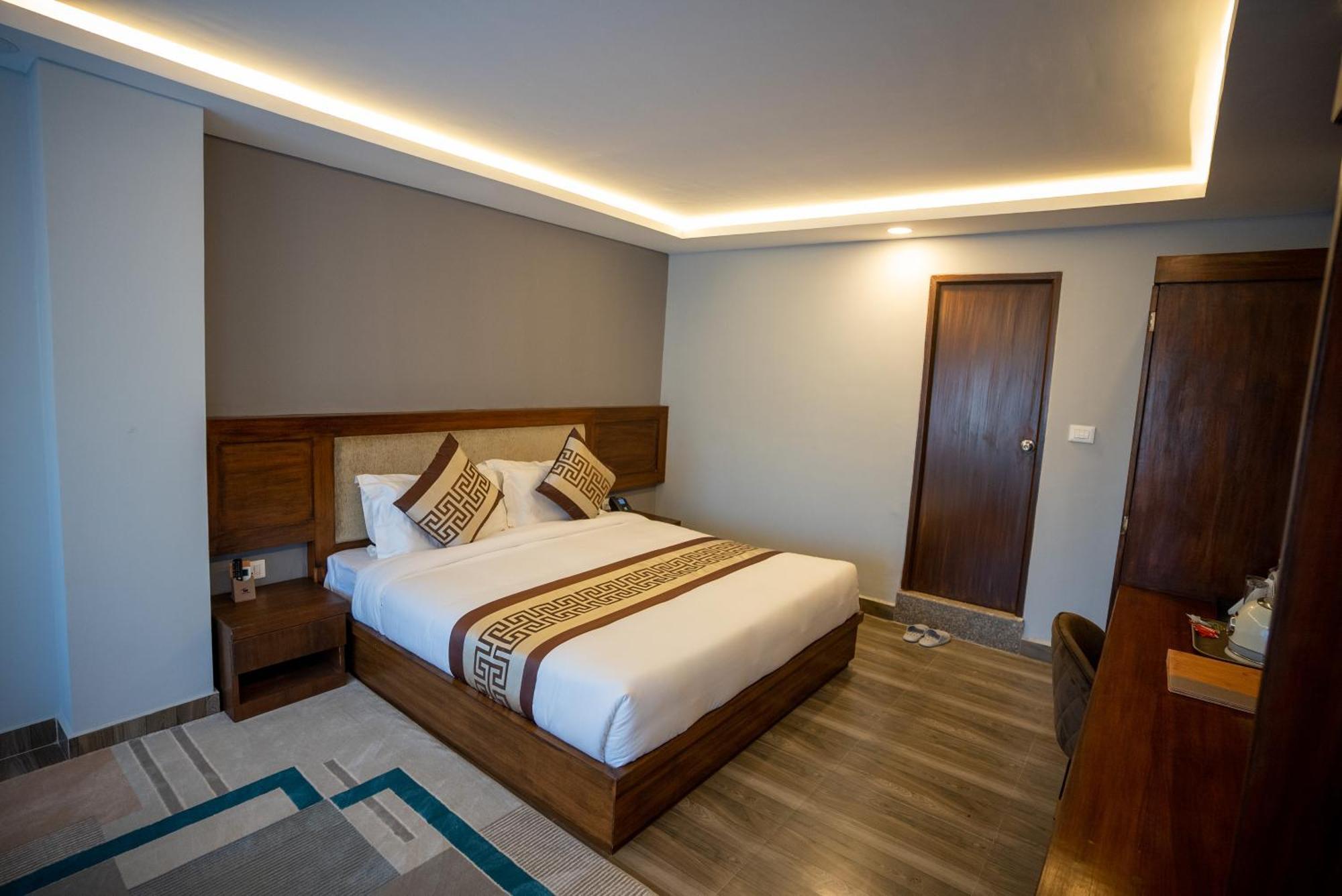 Hotel Monalisa Pvt. Ltd 4*