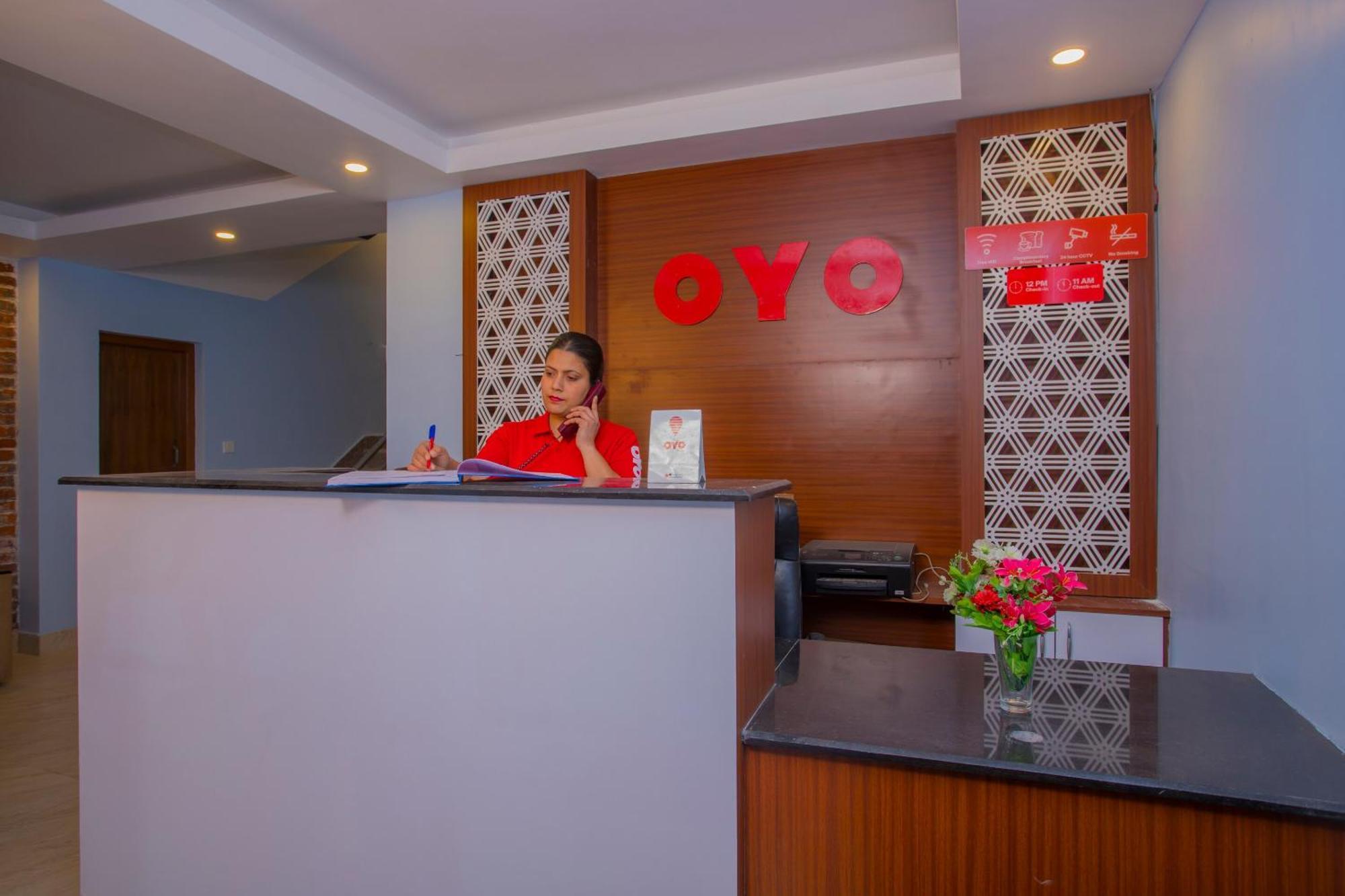 Oyo 273 Rara Palace 2*