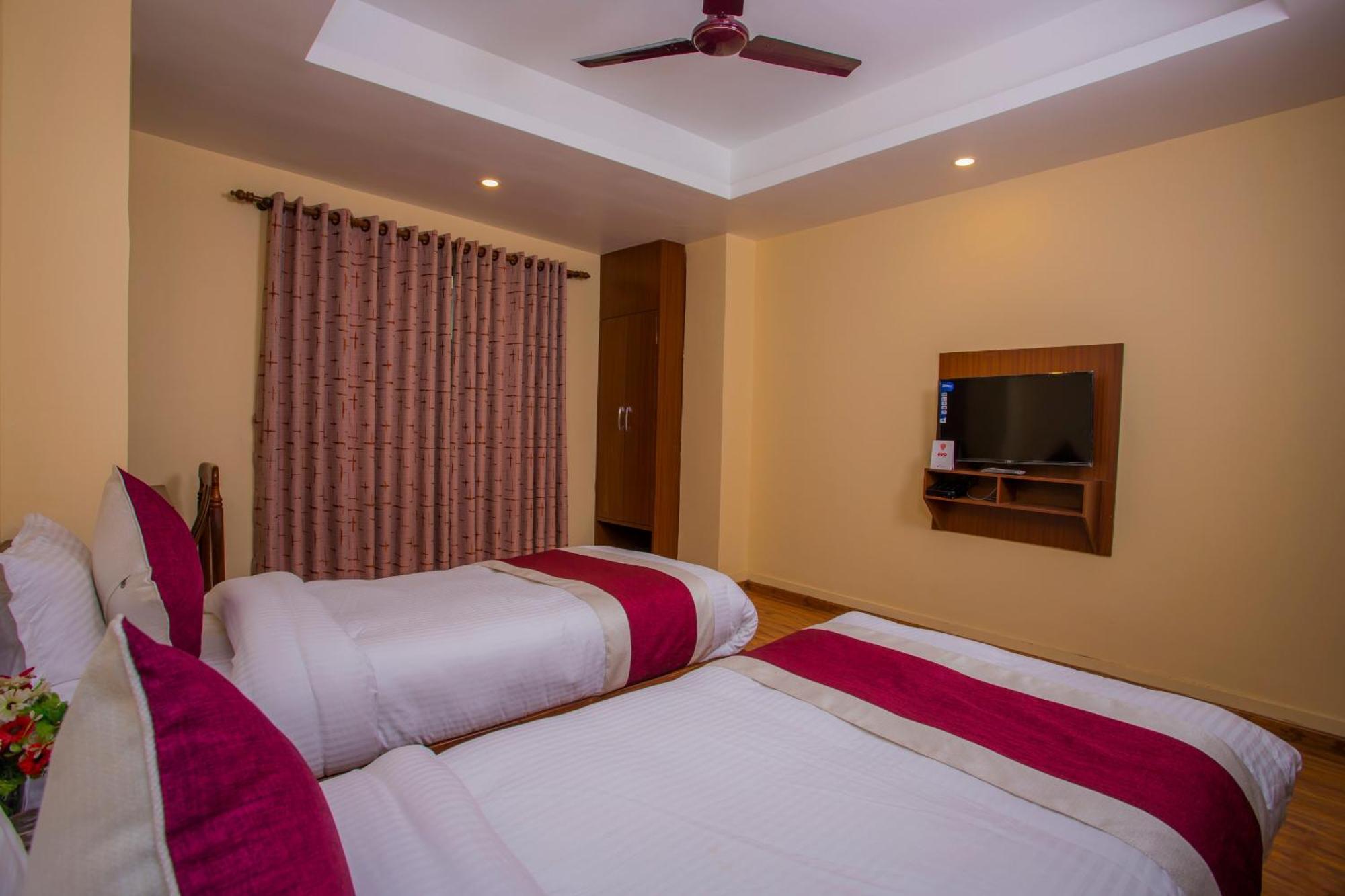 Hotel Oyo 273 Rara Palace 2*