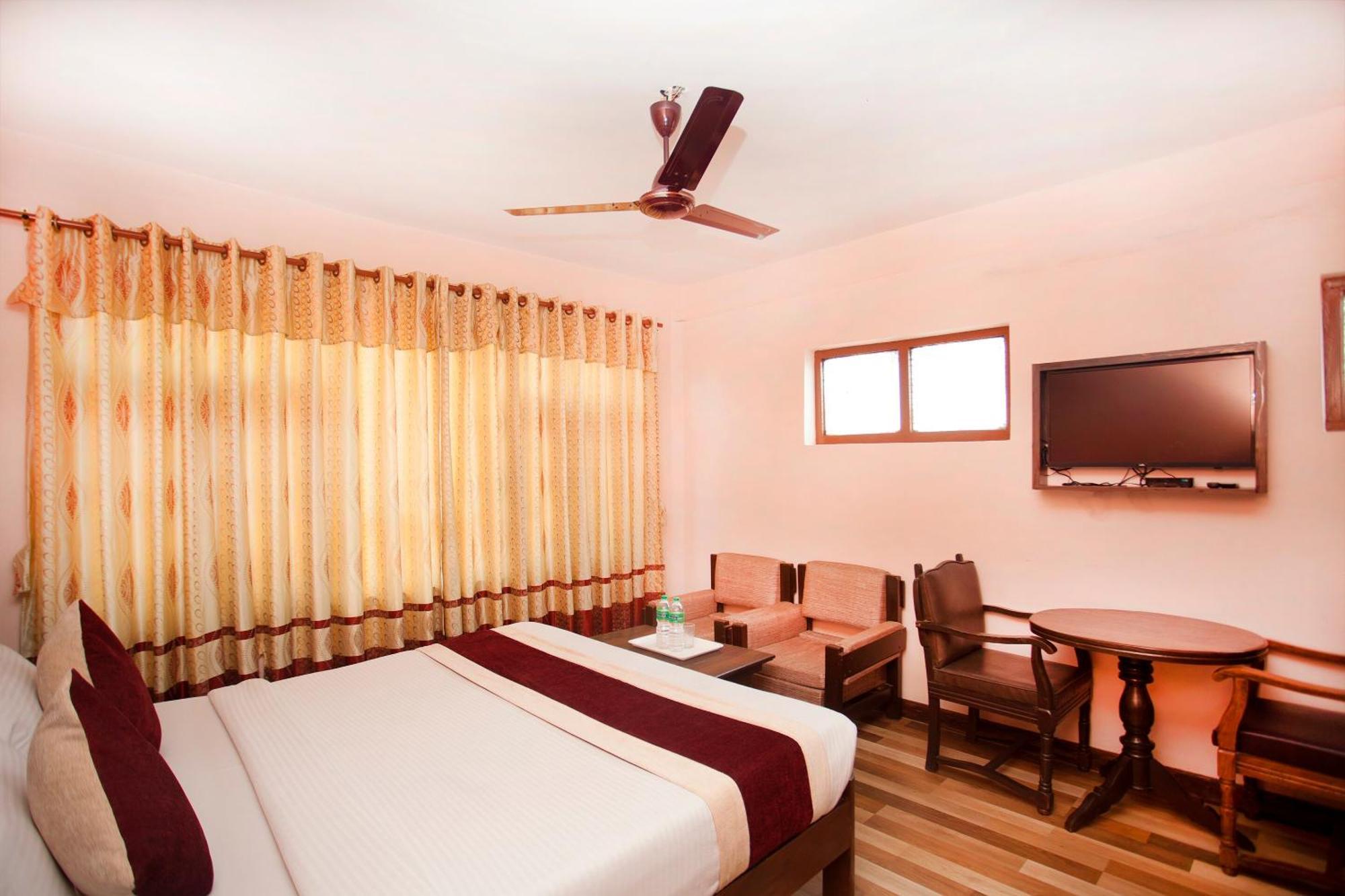 Taj Hotel 3*