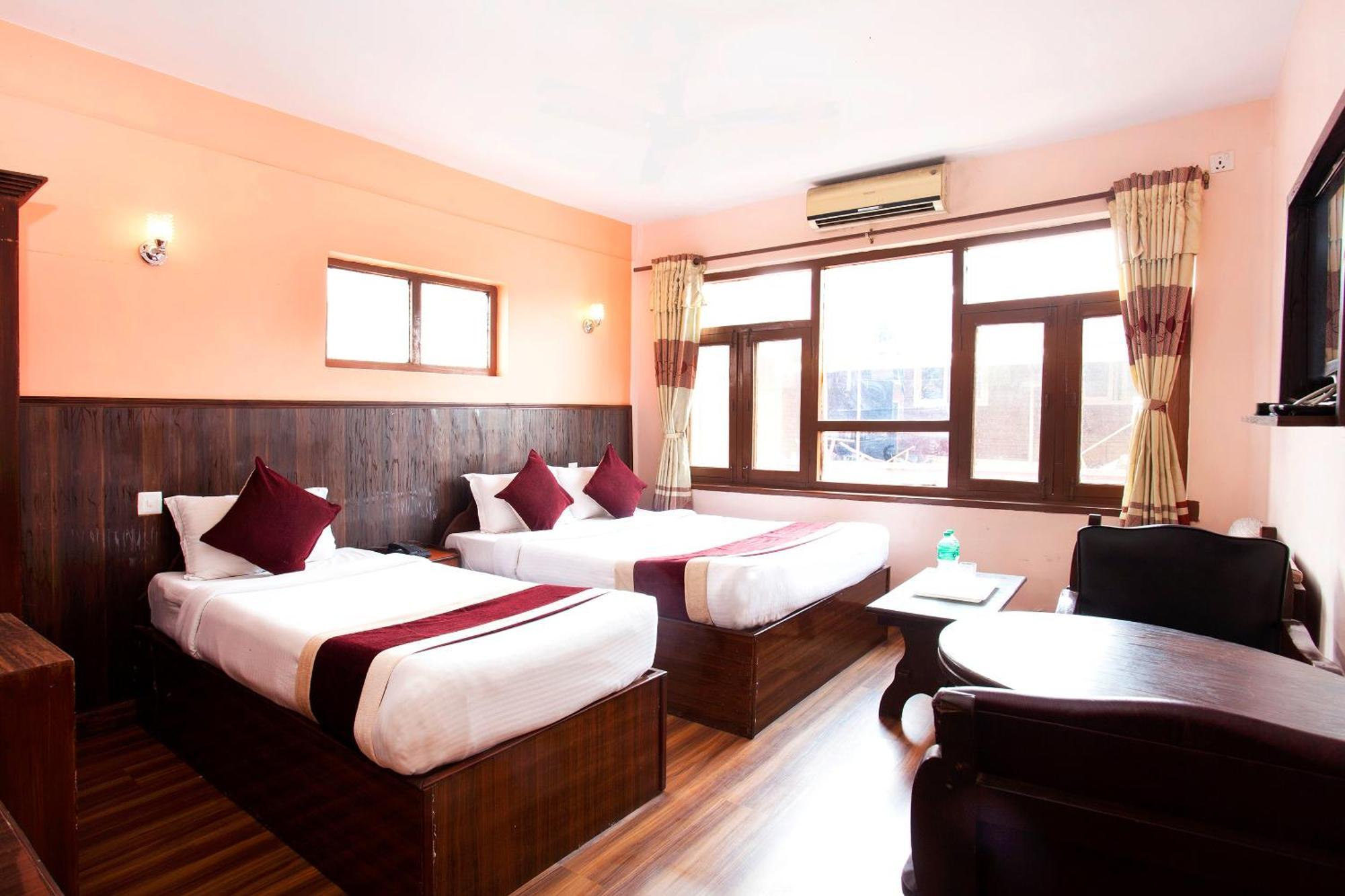 Taj Hotel 3*