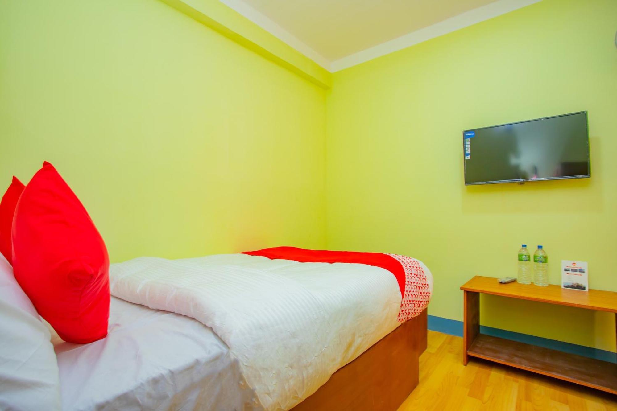 Oyo 589 Trimurti Hotel 3*