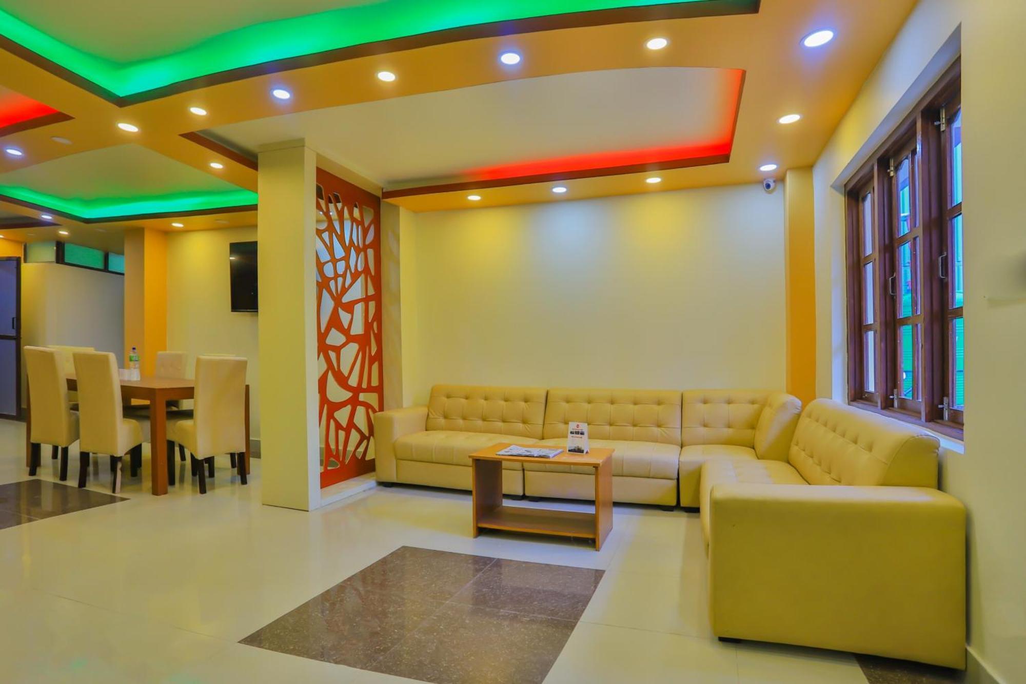 Oyo 589 Trimurti Hotel 3*