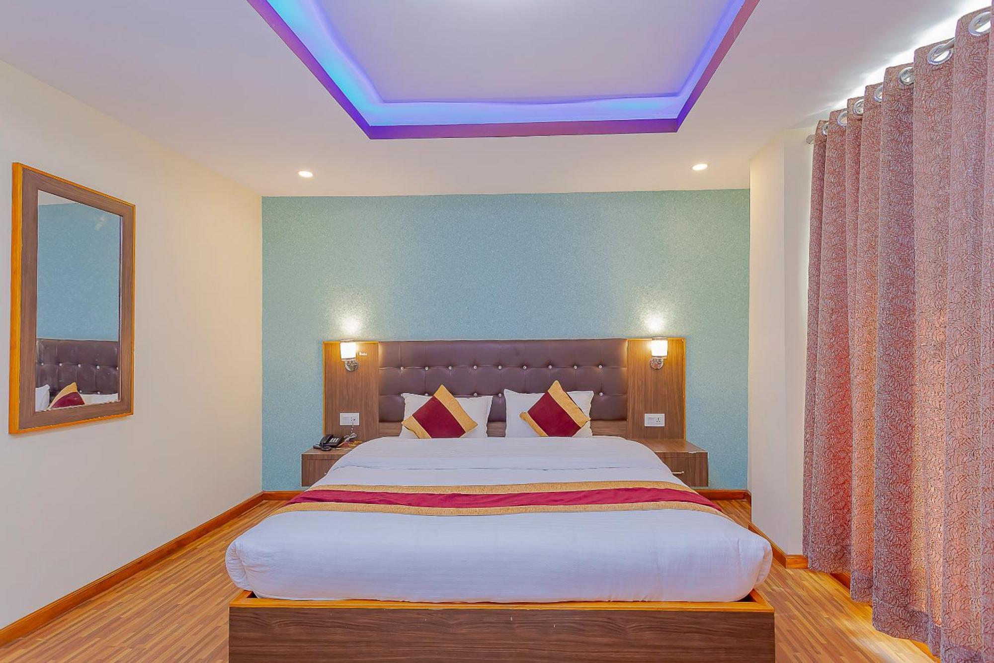Oyo 798 Euphoria Hotel 3*