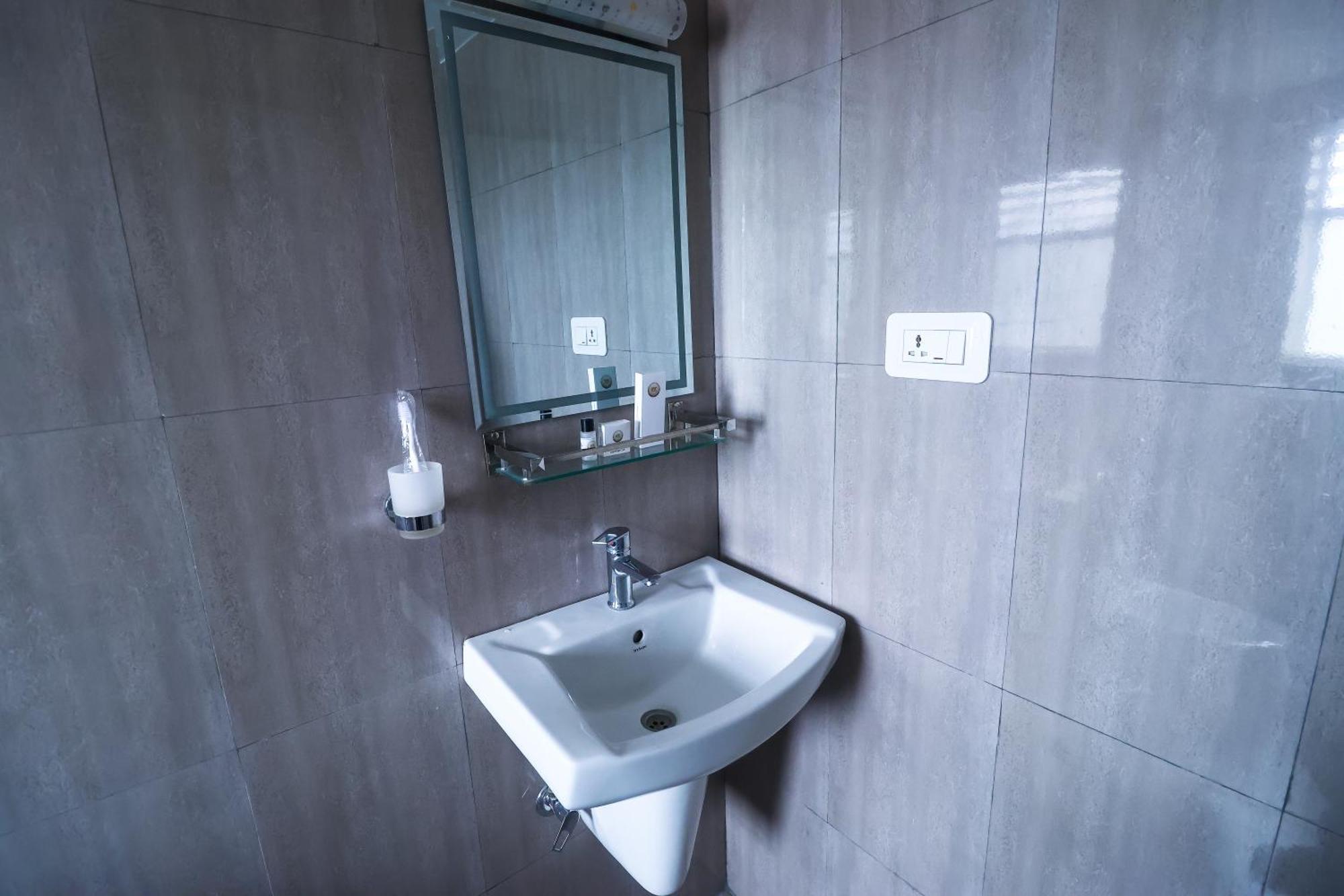 Hotel Namaskar 2*