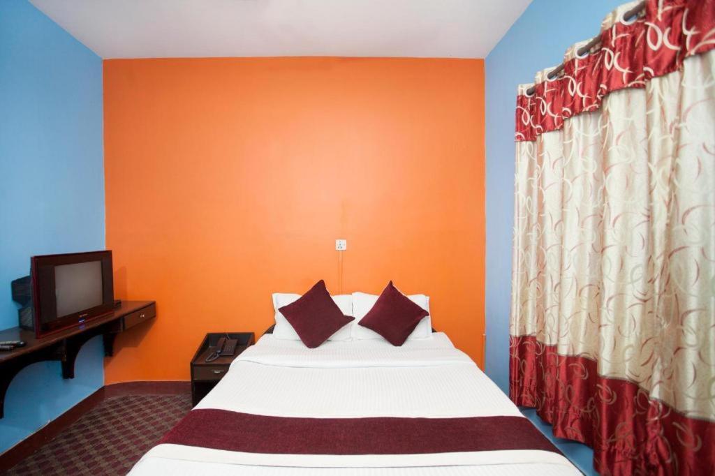 Oyo 381 Pashupati Plaza 2*