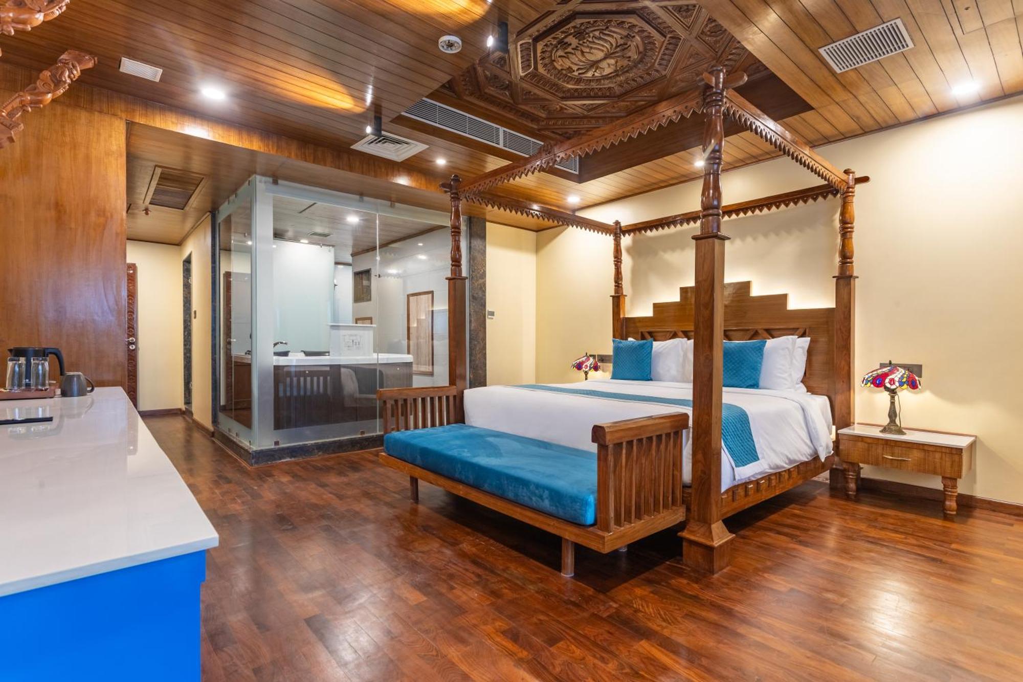 Hotel Aarya And