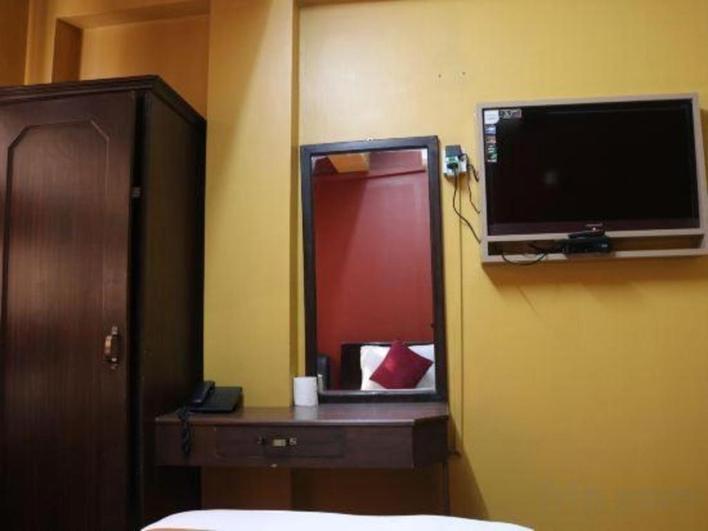 Oyo 381 Pashupati Plaza