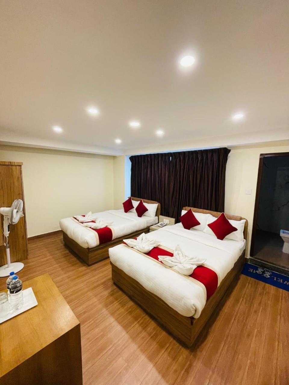 Hotel Pashupati Front 2*