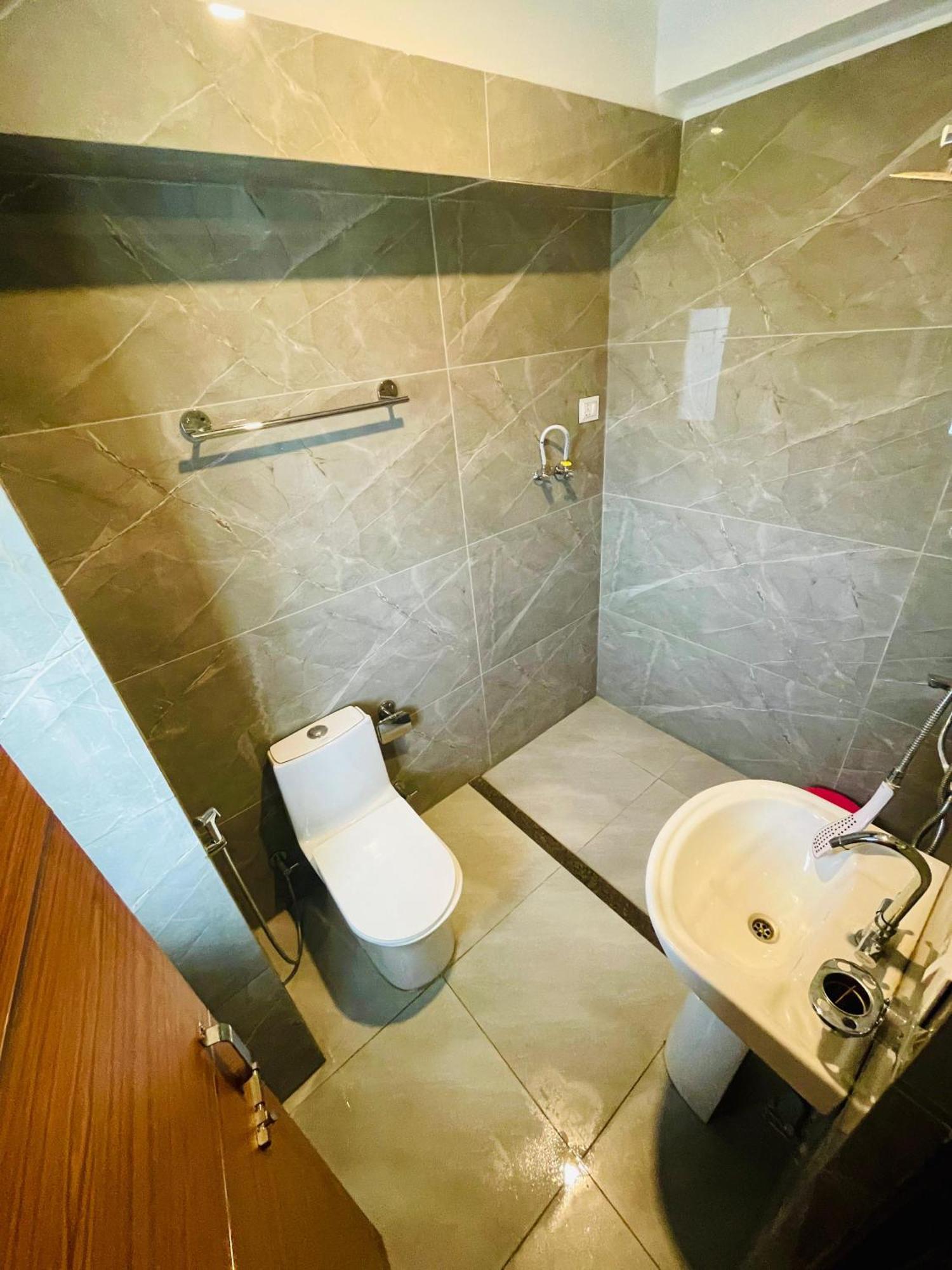 Pashupati Front Hotel 2*