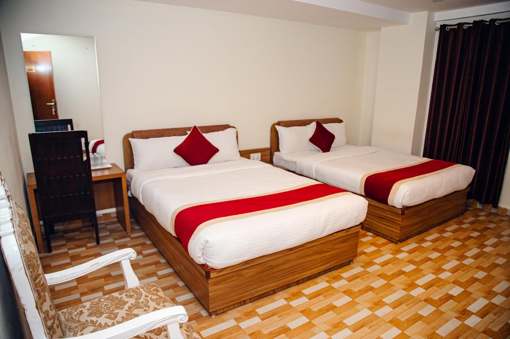 Pashupati Front Hotel 2*