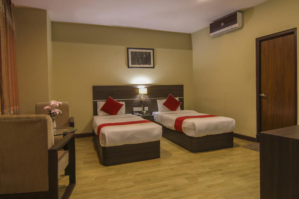 Regal Airport 3*