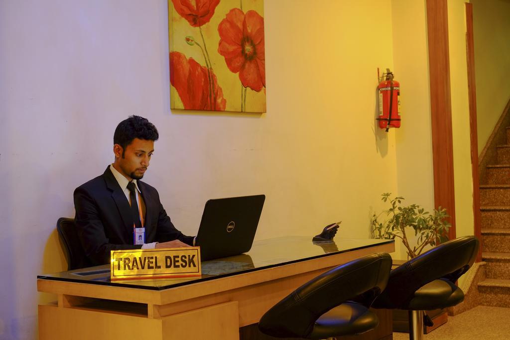 Regal Airport 3*