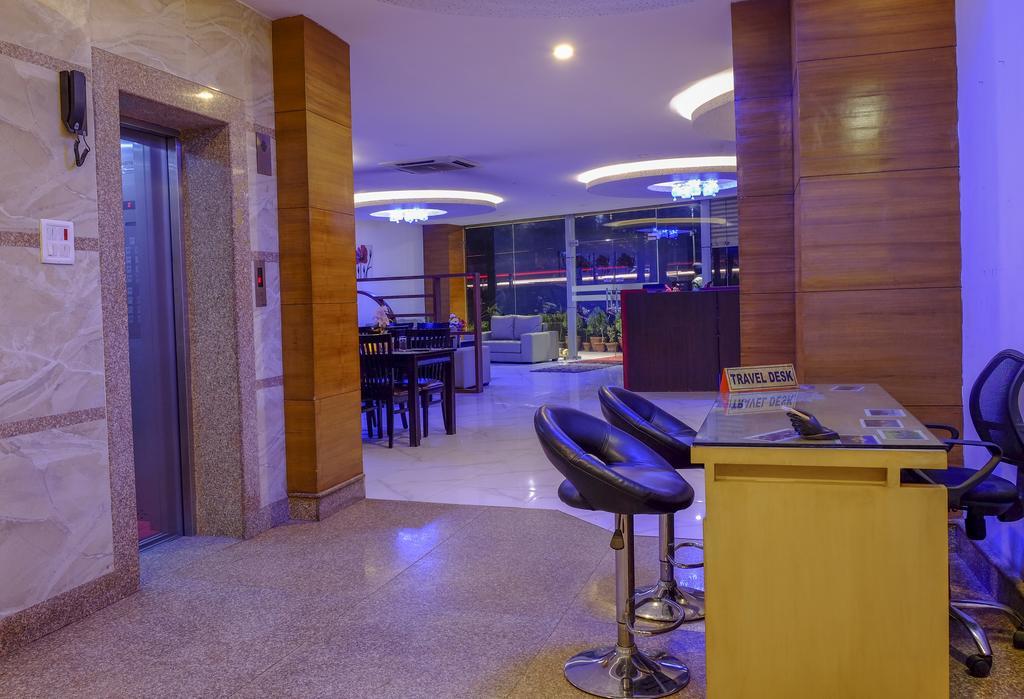 Hotel Regal Airport