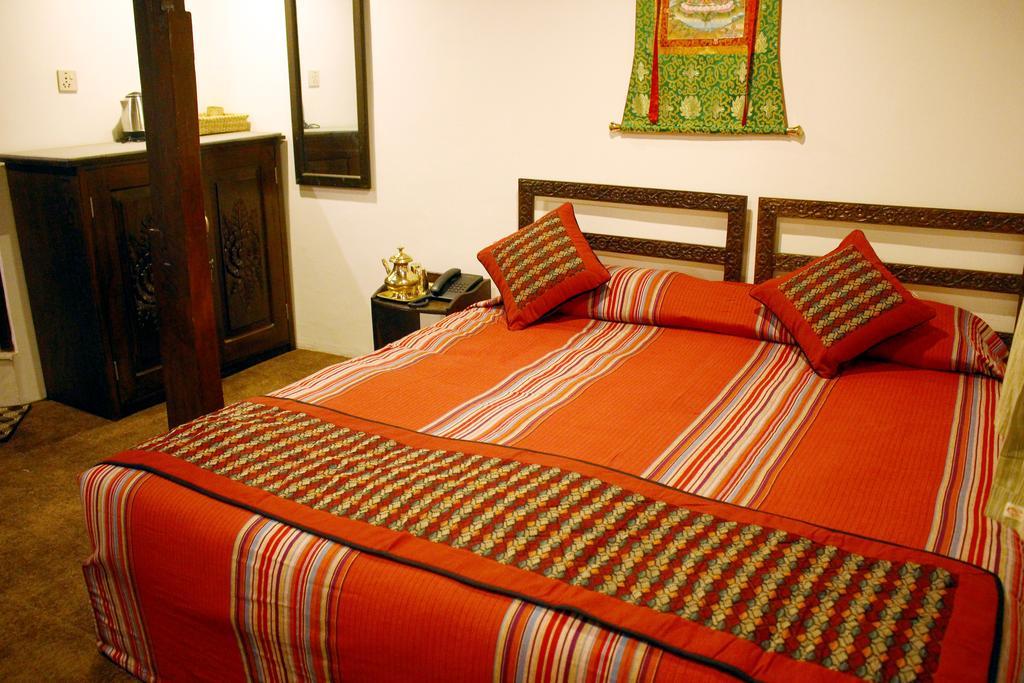 Temple House 3*