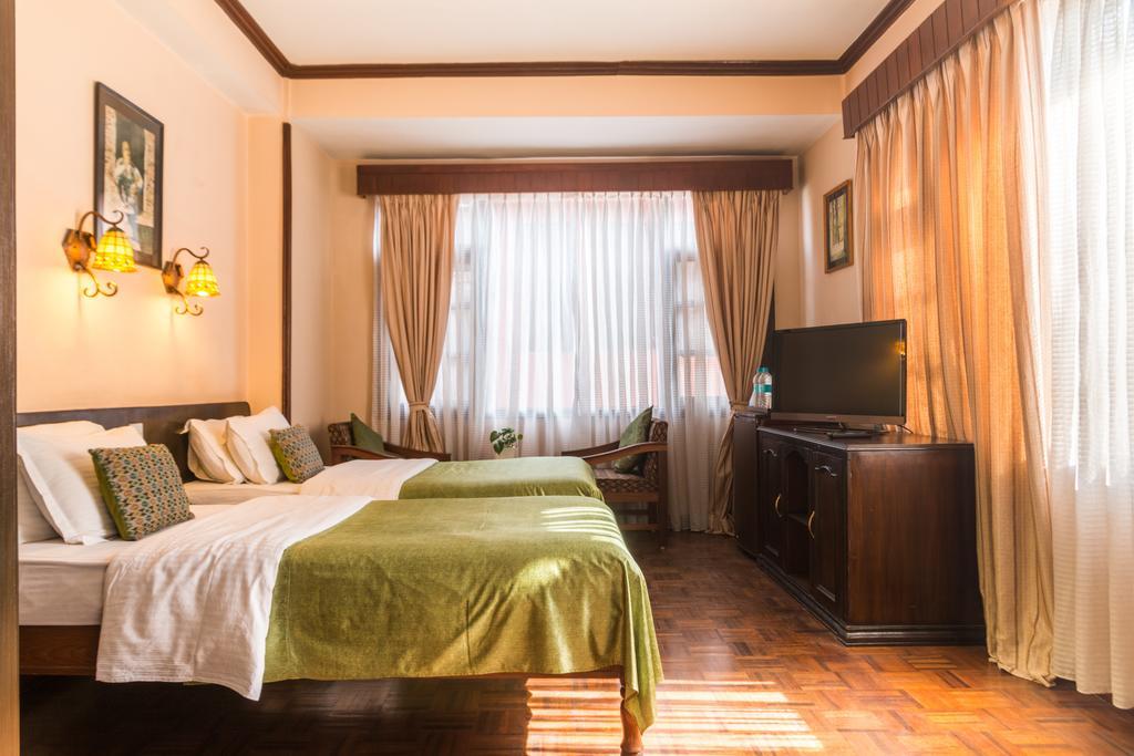 Excelsior Hotel 3*