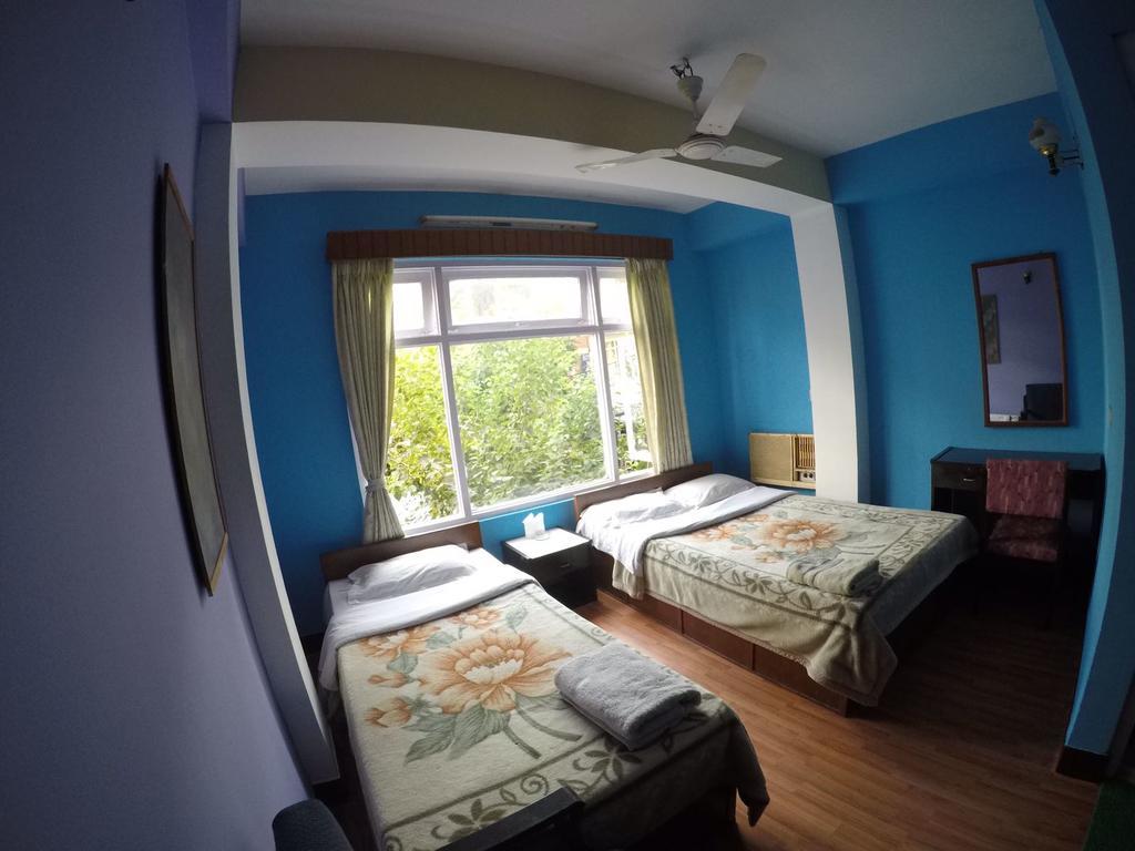 Discovery 2* Kathmandu
