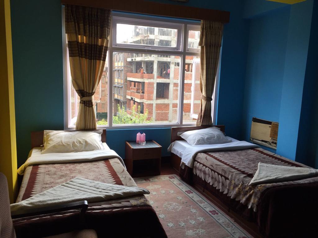 Discovery 2* Kathmandu
