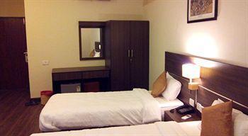 Hotel Regal Airport 3*