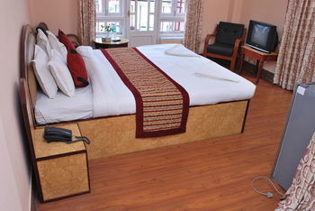 Happy Hotel 3*