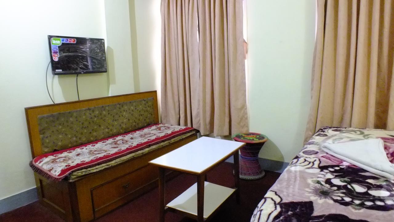 Dolphin Hotel *