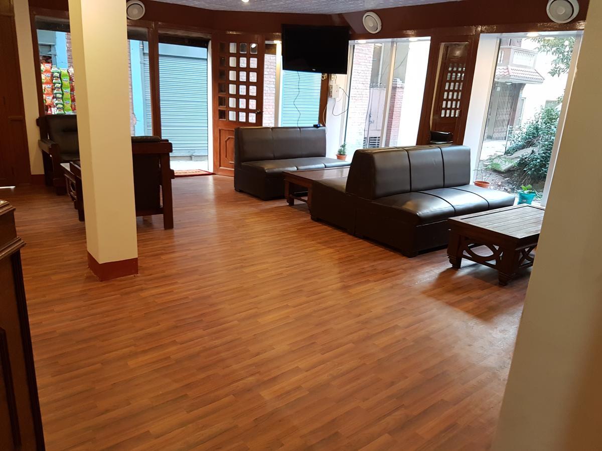 Triratna Hotel *