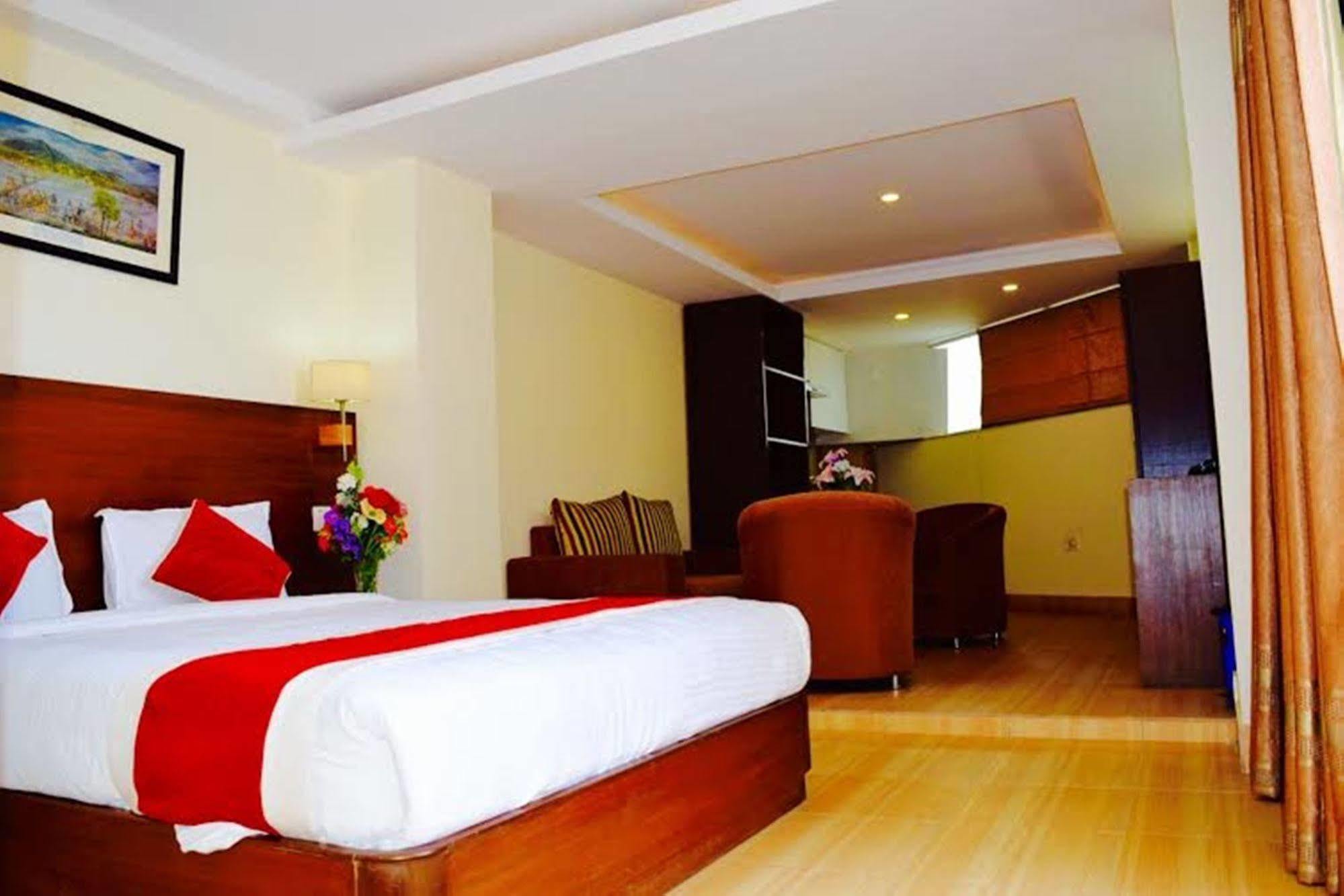 Hotel Regal Airport