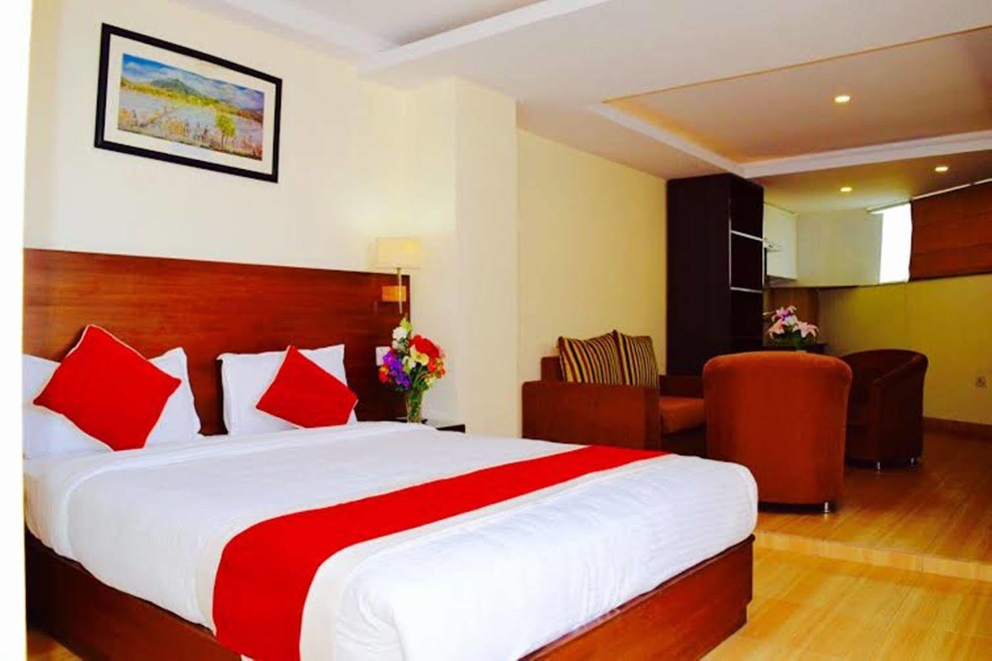 Regal Airport 3*