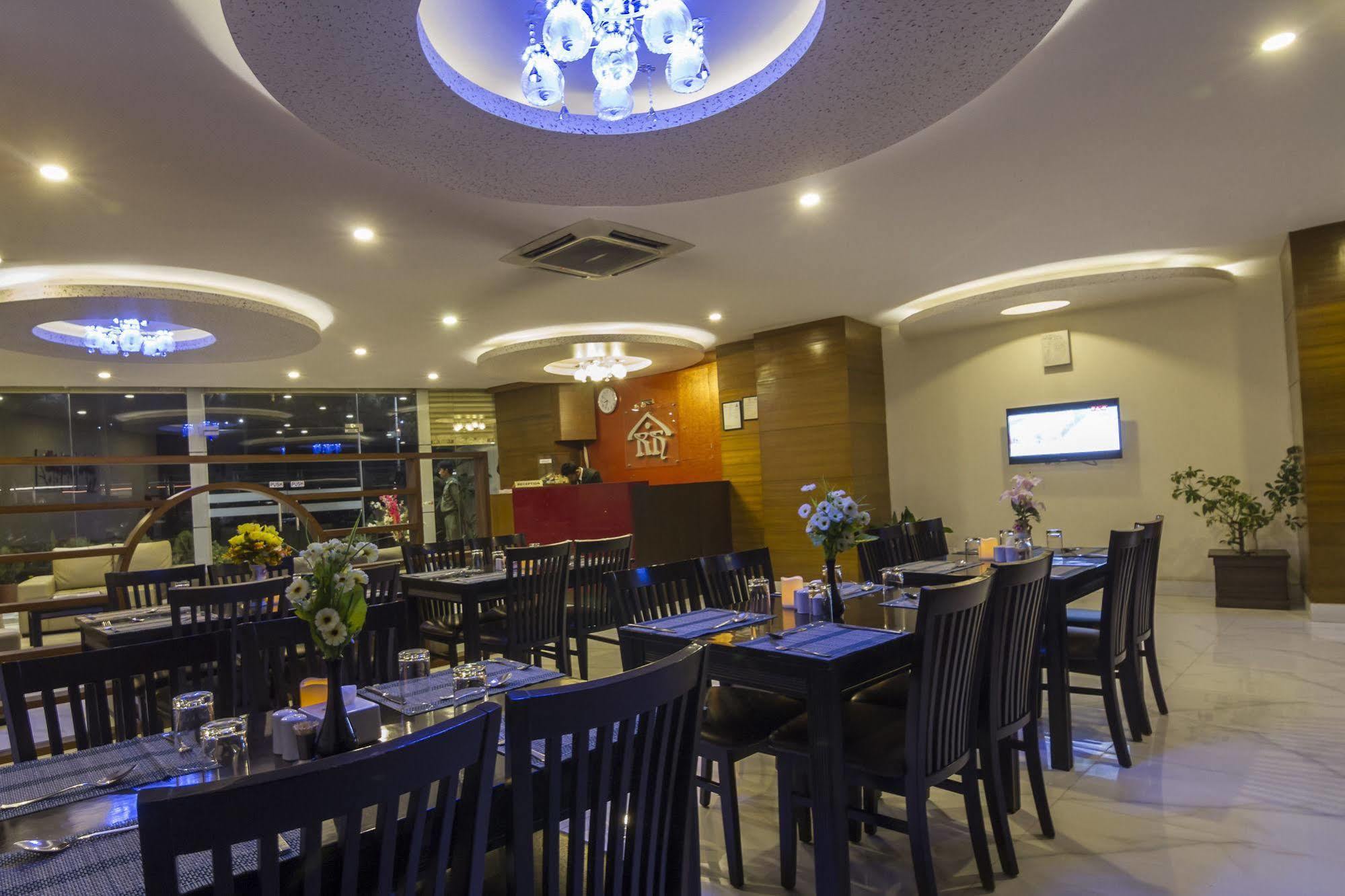 Regal Airport Hotel 3*